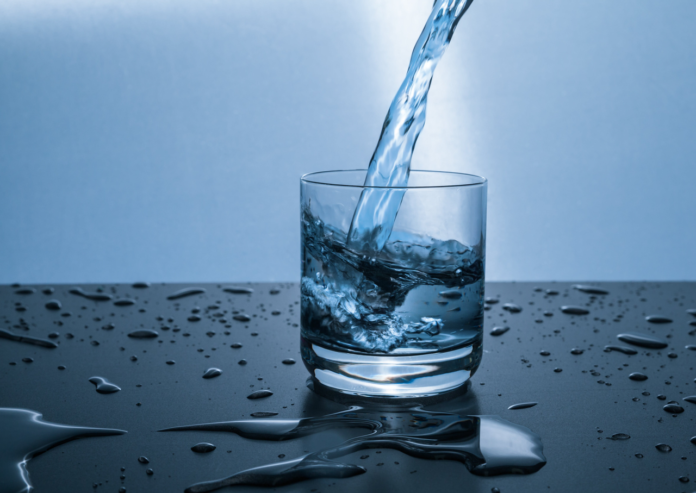 6 добри причини зошто треба да пиете вода на празен стомак