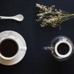 Кафе или чај, двата пијалоци се одлични начини да го започнете денот