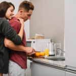 Како миењето садови може да помогне во вашата врска
