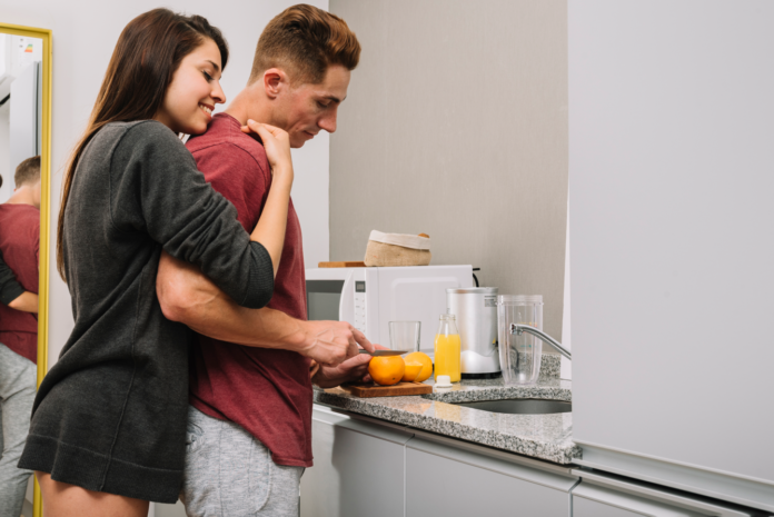 Како миењето садови може да помогне во вашата врска