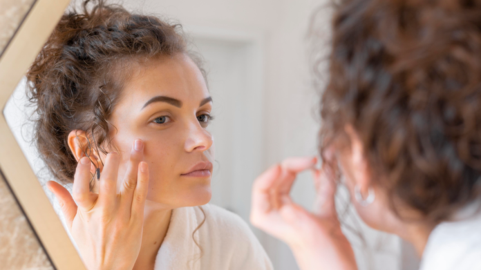Сува или дехидрирана кожа: Која е разликата и зошто е важно да се знае