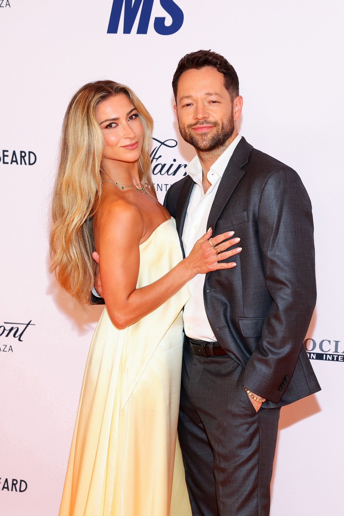 Паша Пашков открива кога му е тешко да ја гледа сопругата Даниела Карагач на DWTS